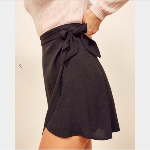 Reformation Britta Skirt in Black - Picture 4 of 8
